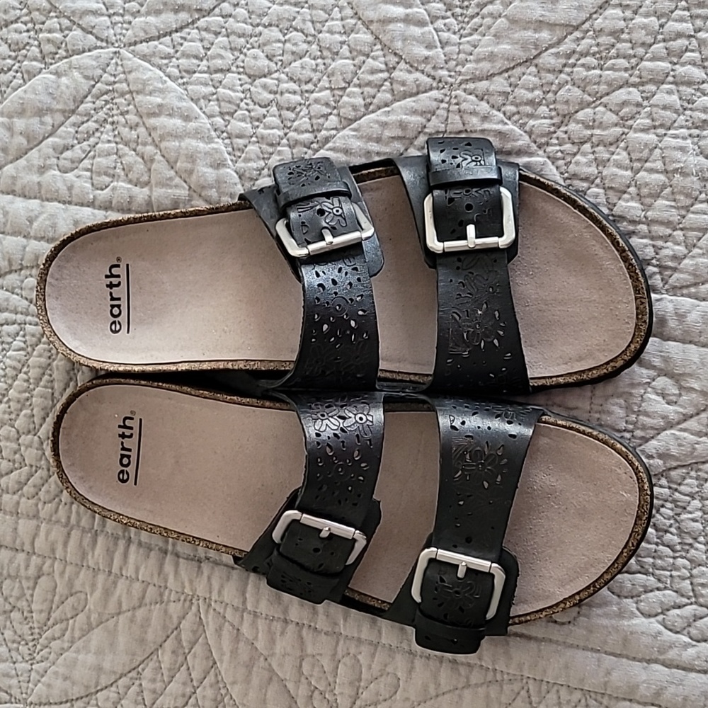 Earth sandals 9.5
